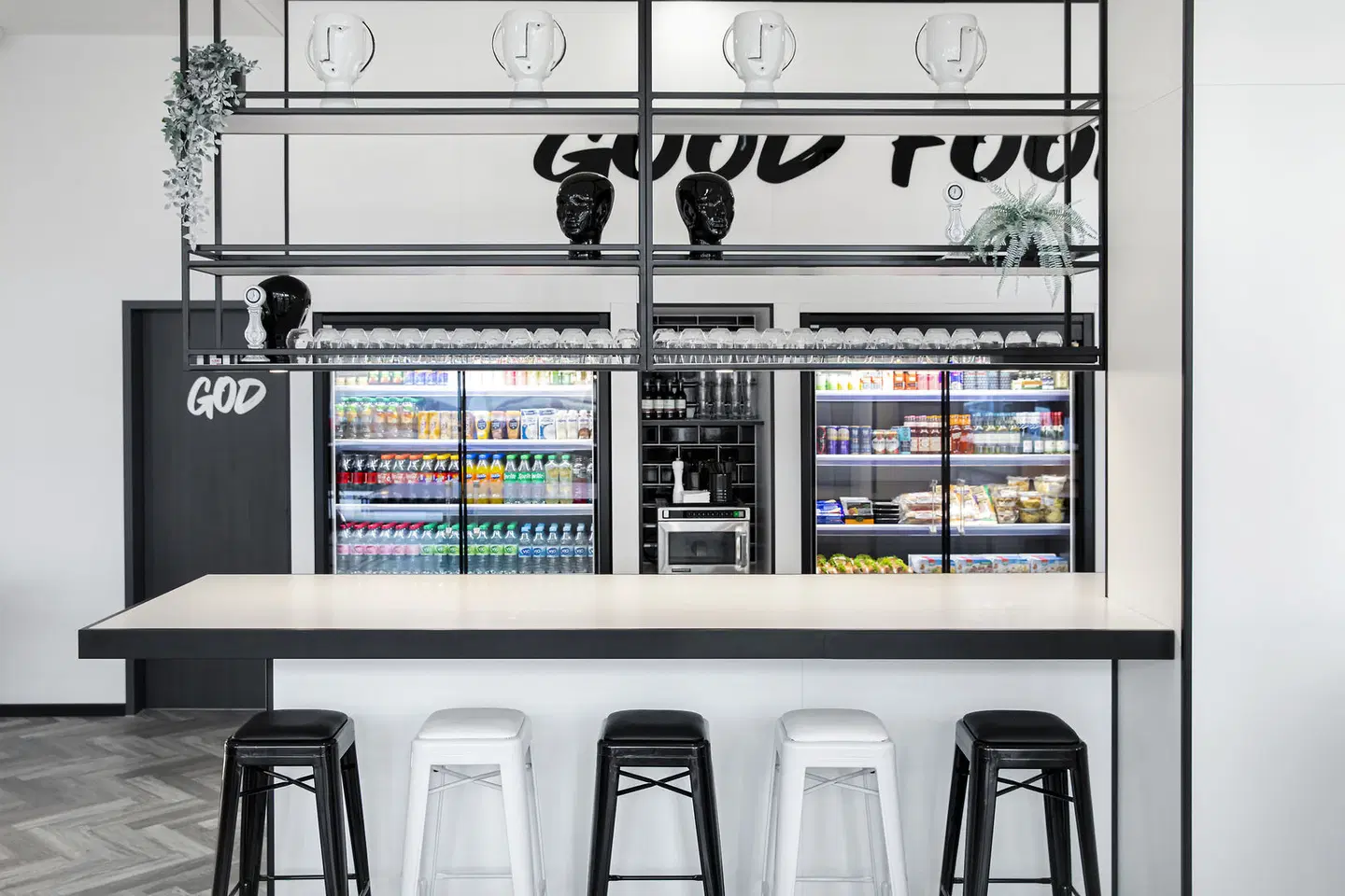 LOGINN Hotel Köln Airport Bar