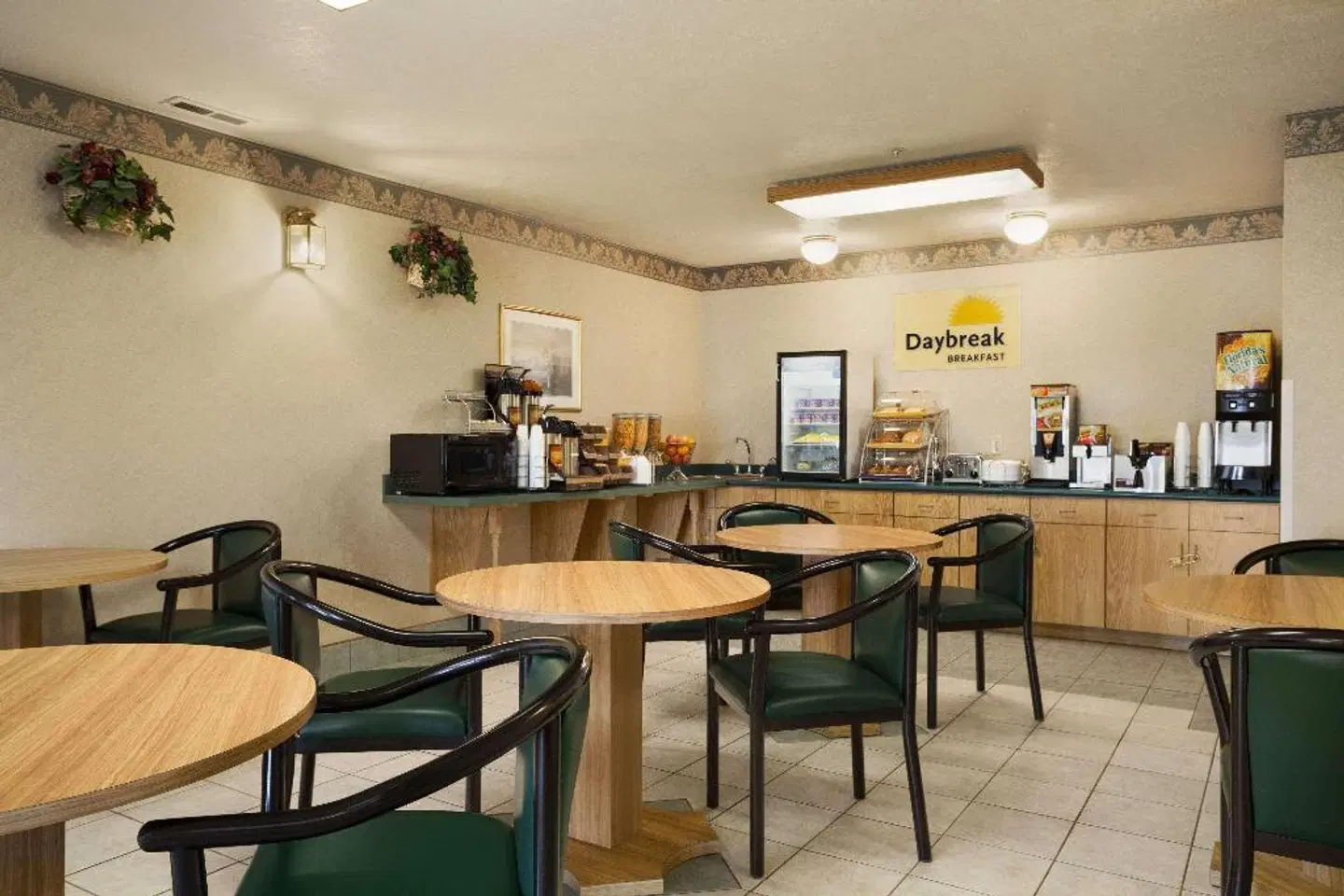 Days Inn by Wyndham Springville Restaurant