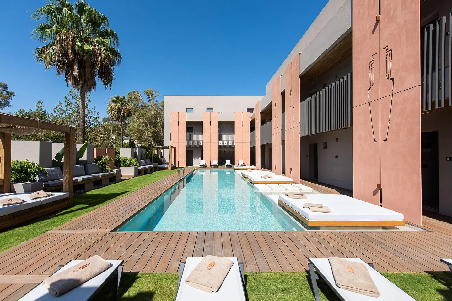 Pilot Amphora OUTDOOR_POOL