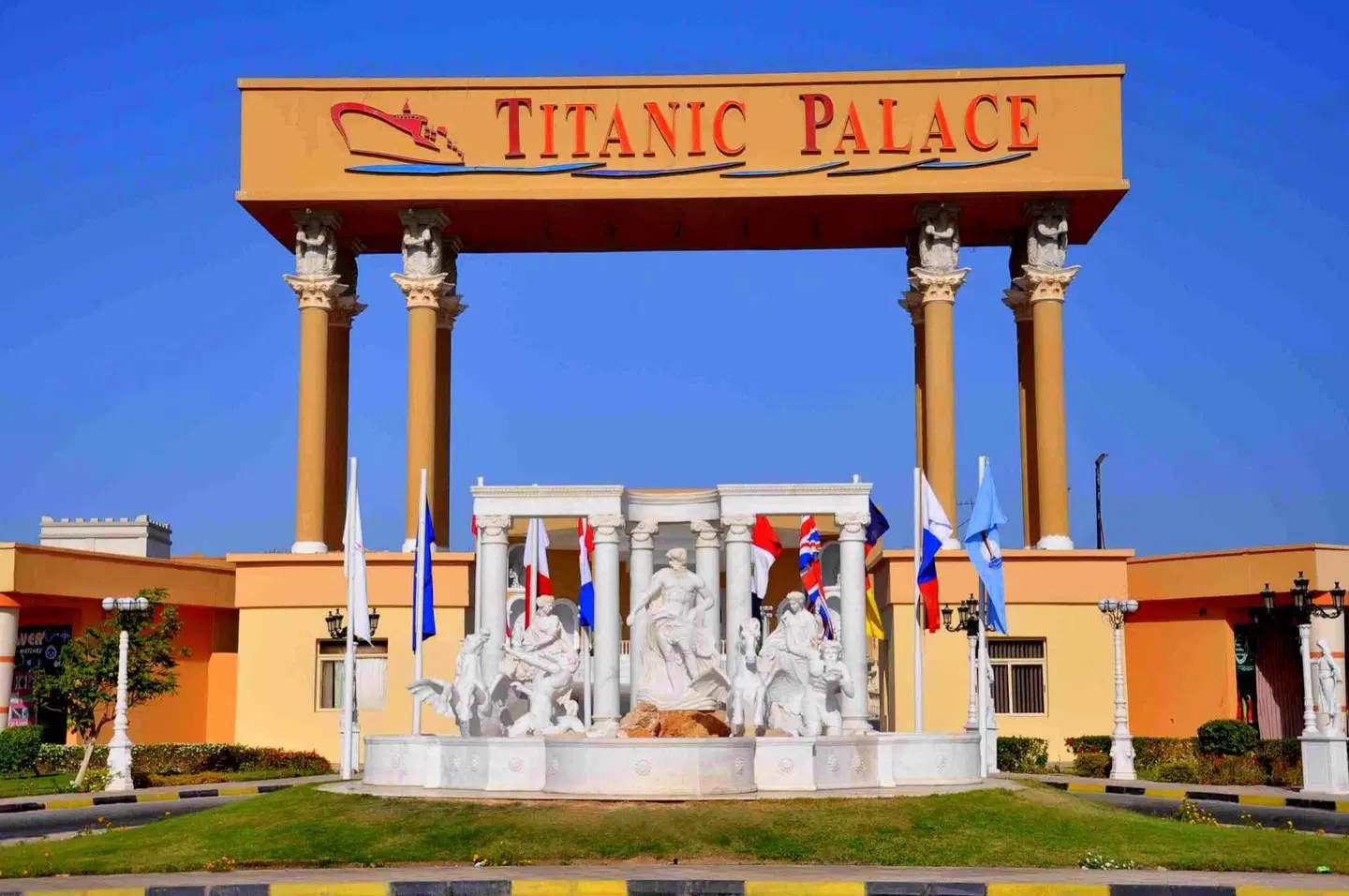 Titanic Palace & Aquapark SPORTS_AND_LEISURE