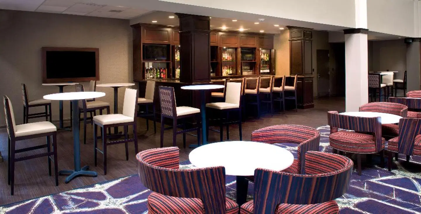 Embassy Suites by Hilton Philadelphia - Airport Bar