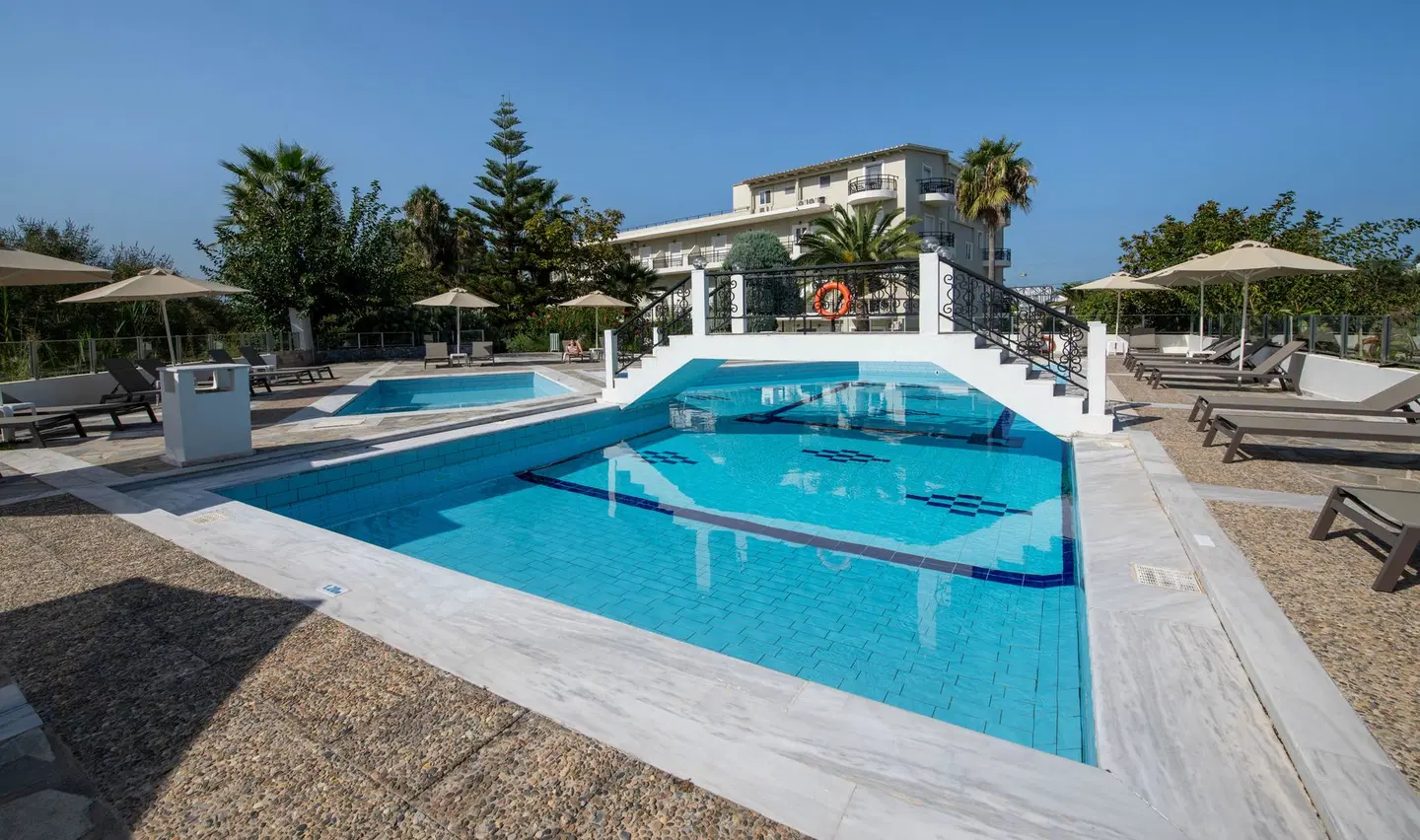 Vantaris Garden OUTDOOR_POOL