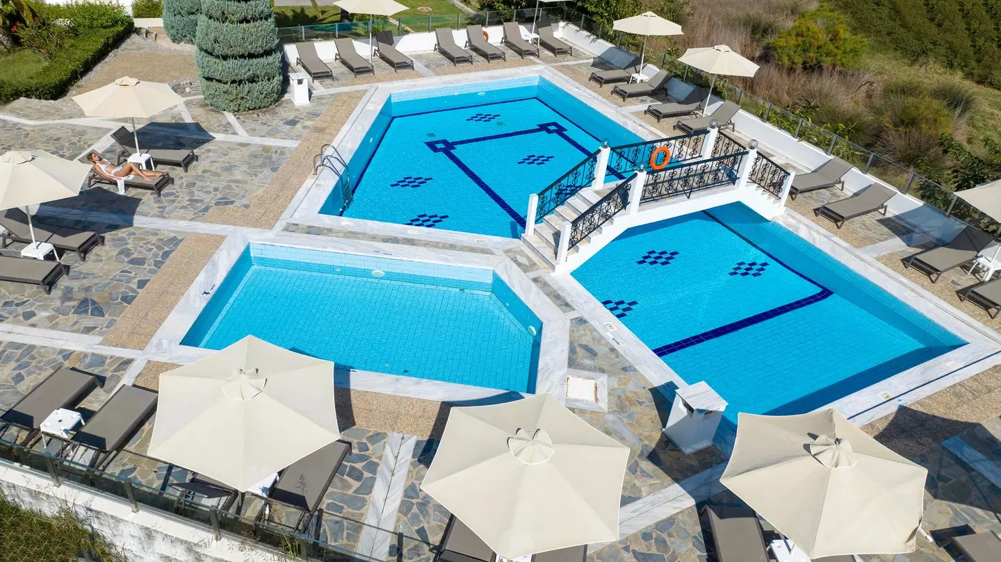 Vantaris Garden OUTDOOR_POOL