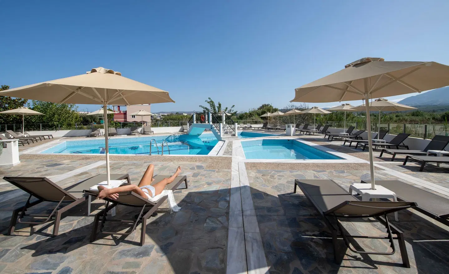 Vantaris Garden OUTDOOR_POOL