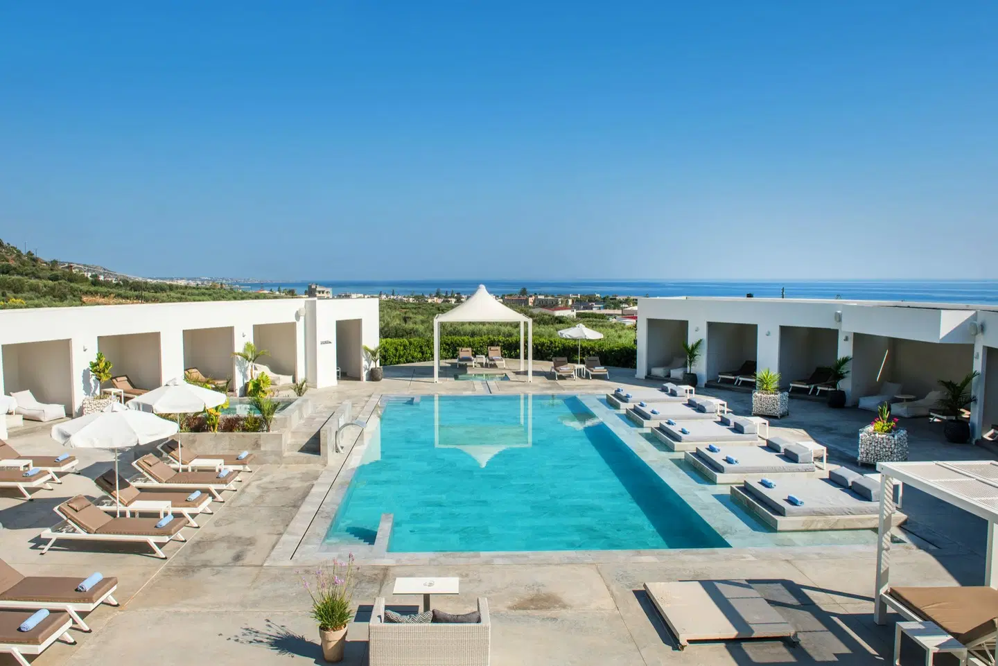 Matheo Hotel Villas & Suites OUTDOOR_POOL