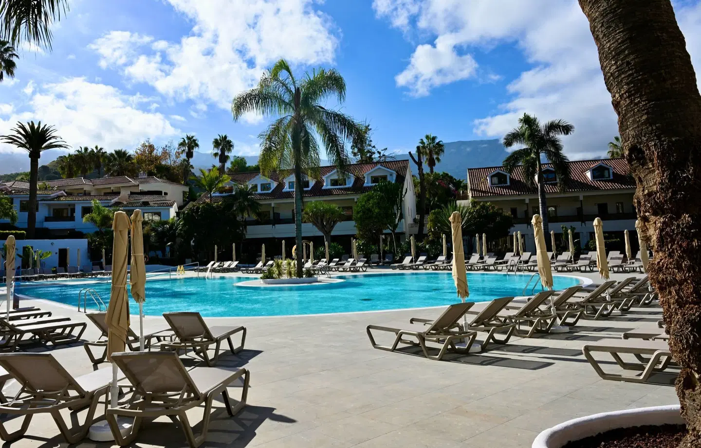 Radisson Resort & Residences Tenerife OUTDOOR_POOL
