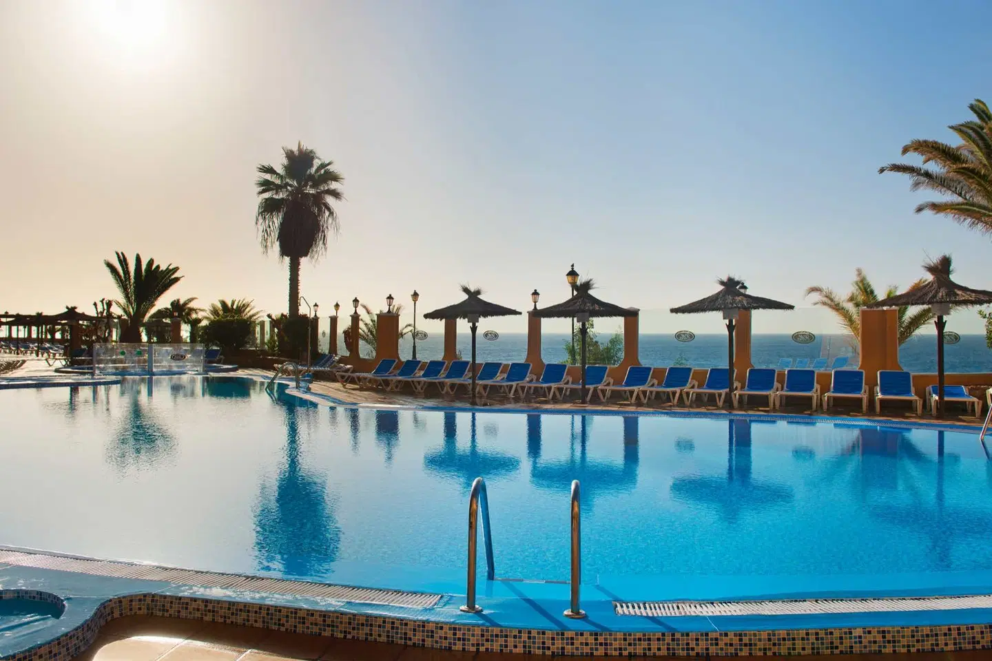 Elba Castillo San Jorge & Antigua Suite Hotel OUTDOOR_POOL