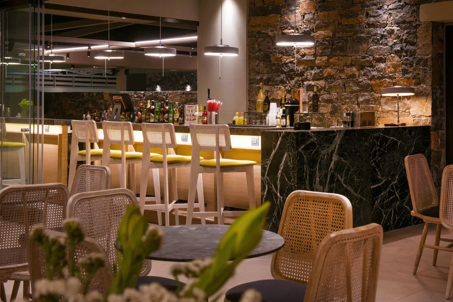 Petousis Hotel & Suites Bar