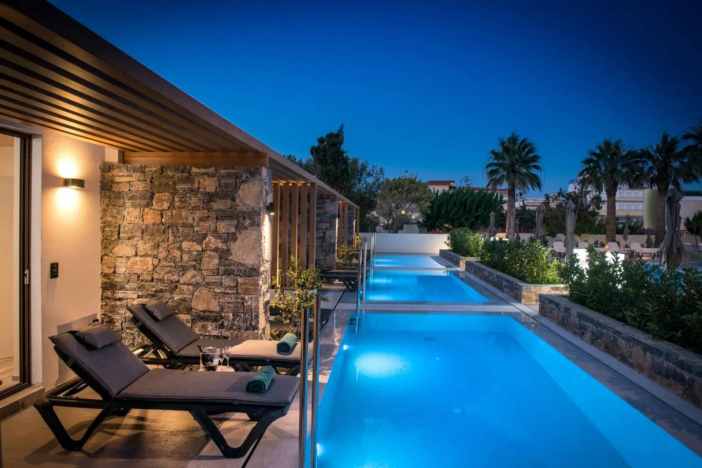 Petousis Hotel & Suites OUTDOOR_POOL