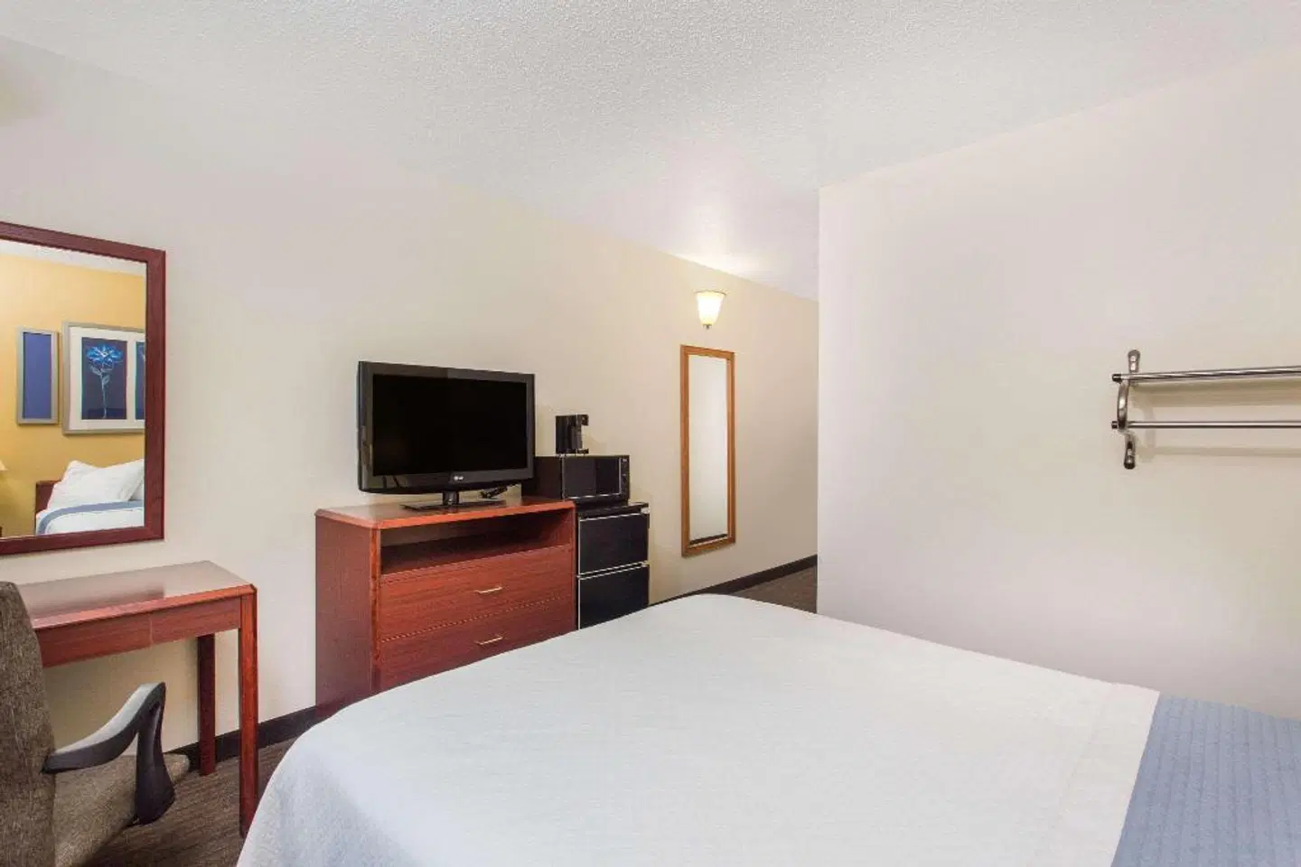 Days Inn by Wyndham Austin ROOM_EXAMPLE
