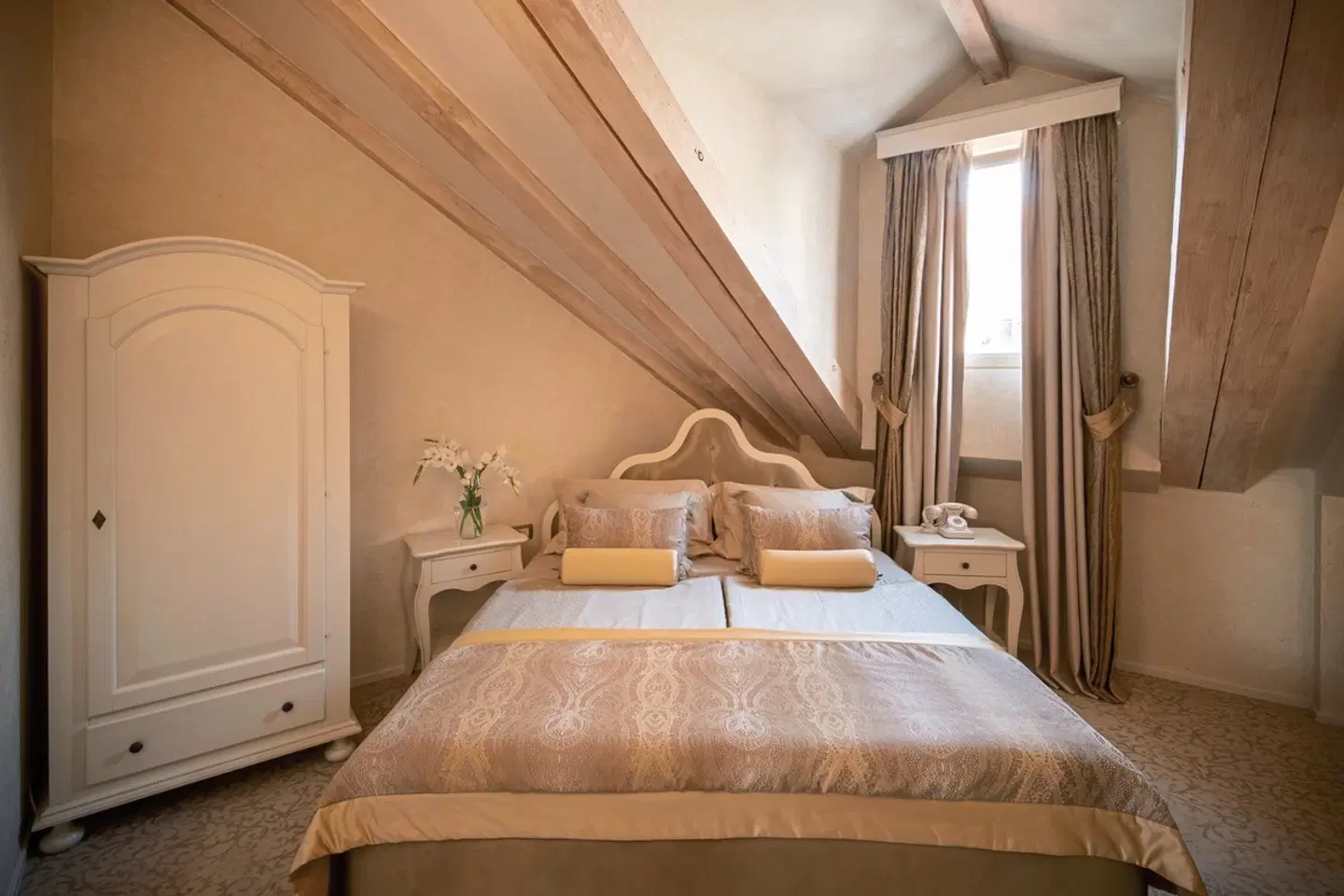 Heritage Hotel Life Palace ROOM_EXAMPLE