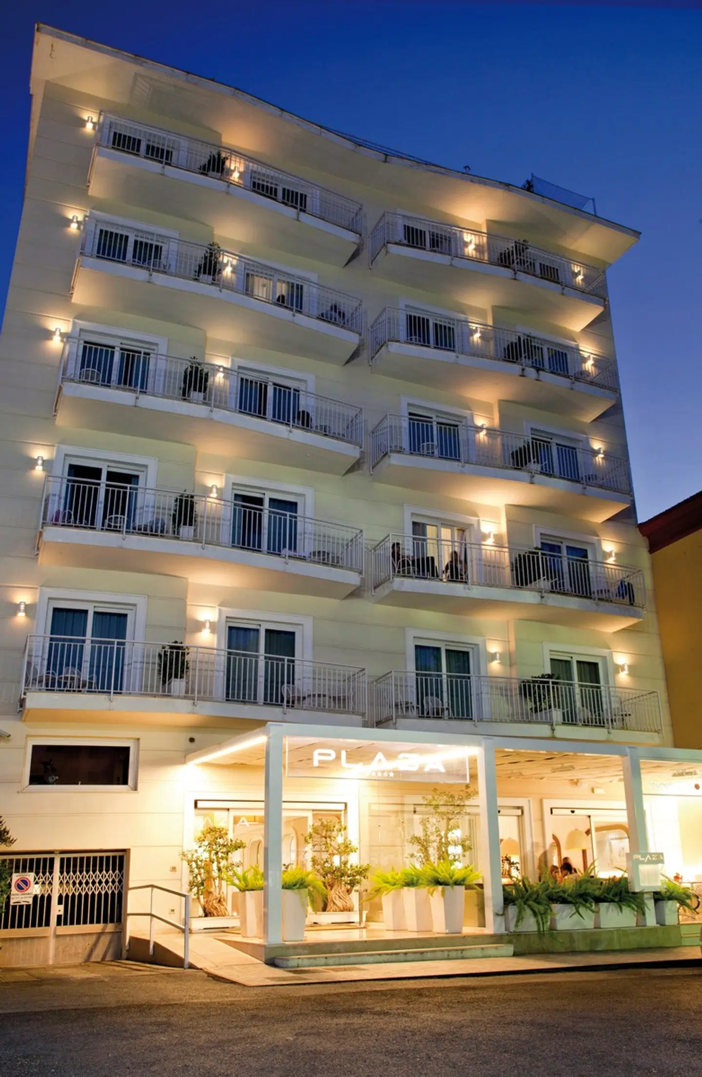 Plaza Sorrento EXTERIOR