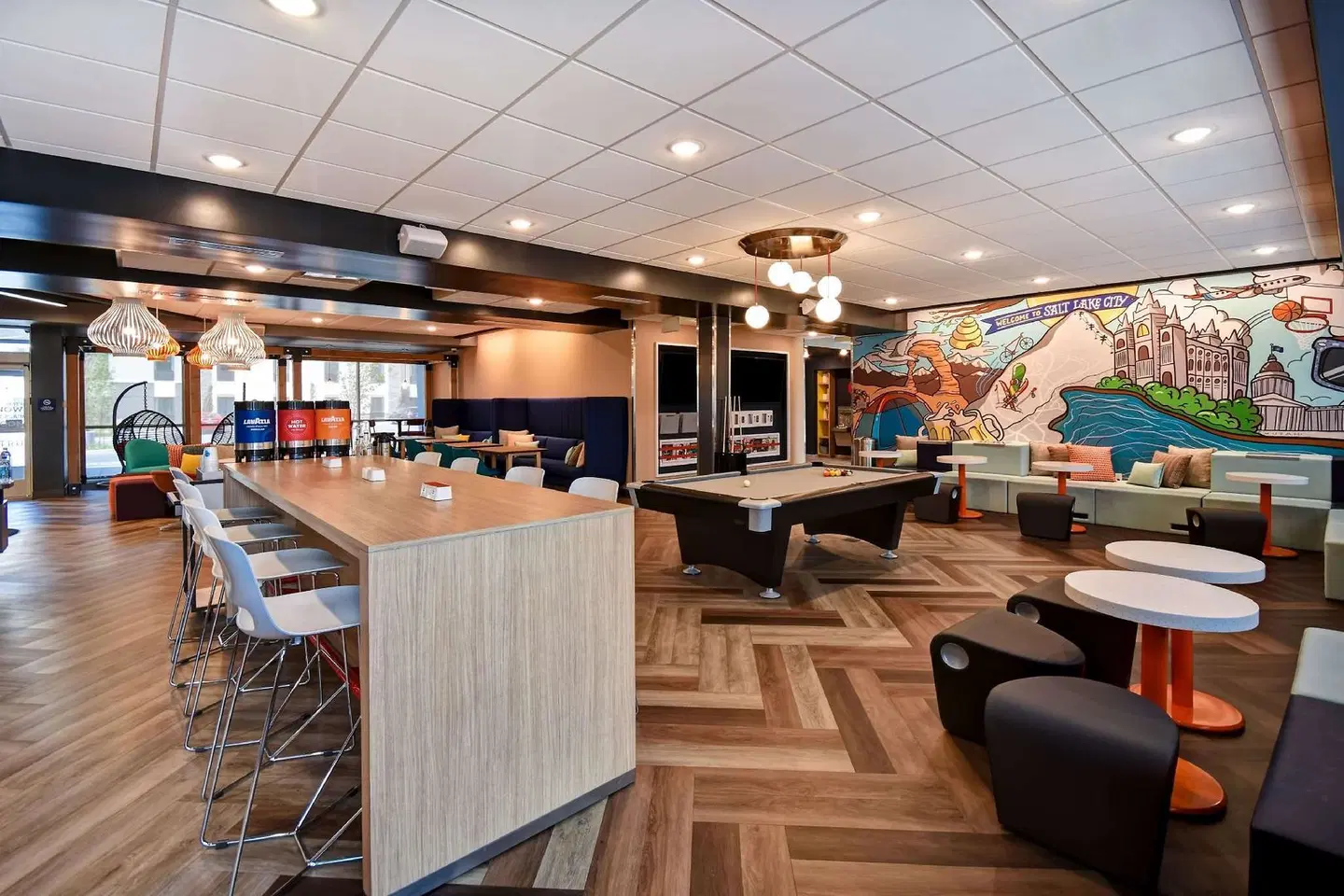 Tru by Hilton Salt Lake City Airport Bar