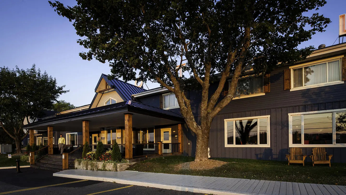 Auberge de la Pointe EXTERIOR