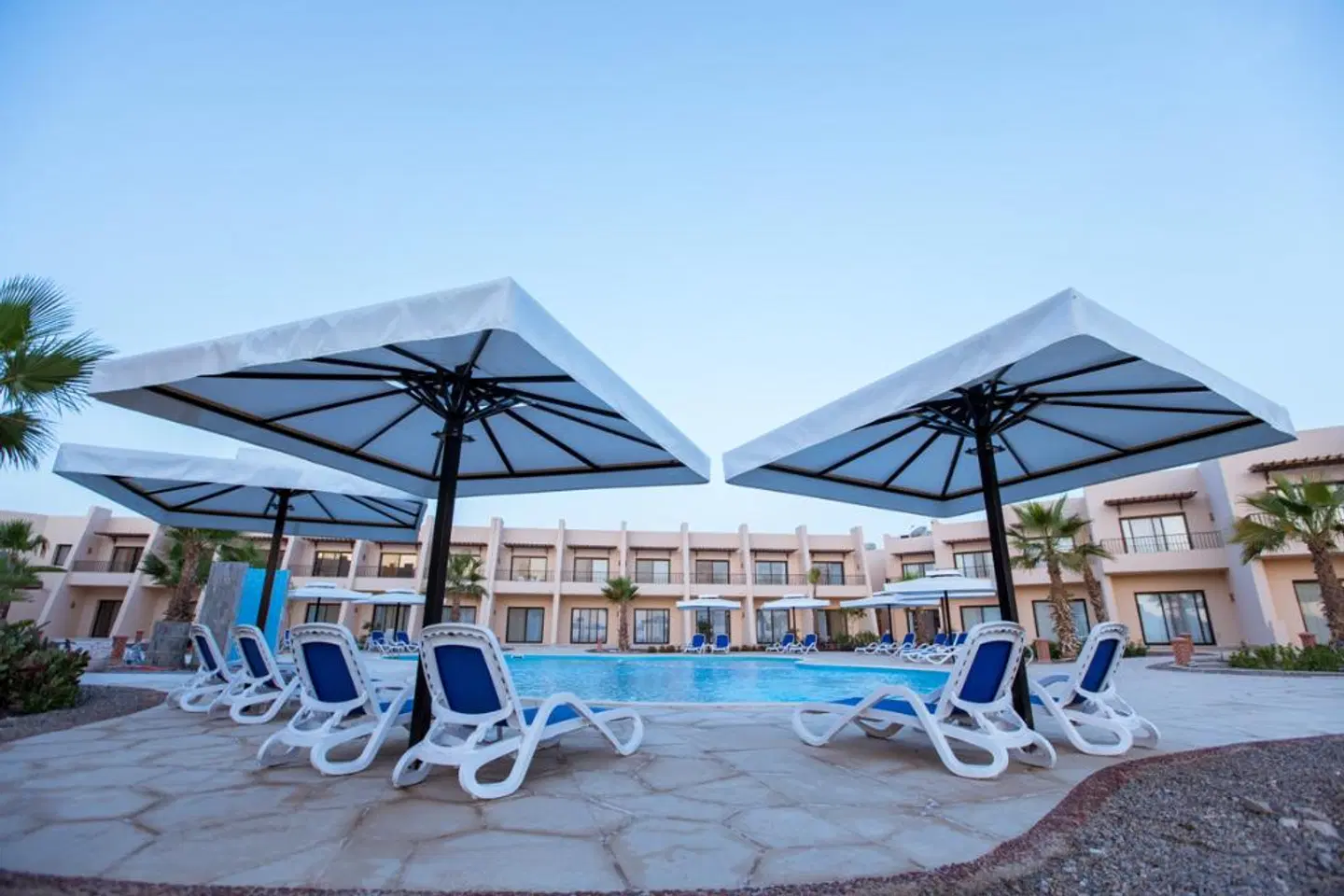 Sky View Suites Hotel OUTDOOR_POOL