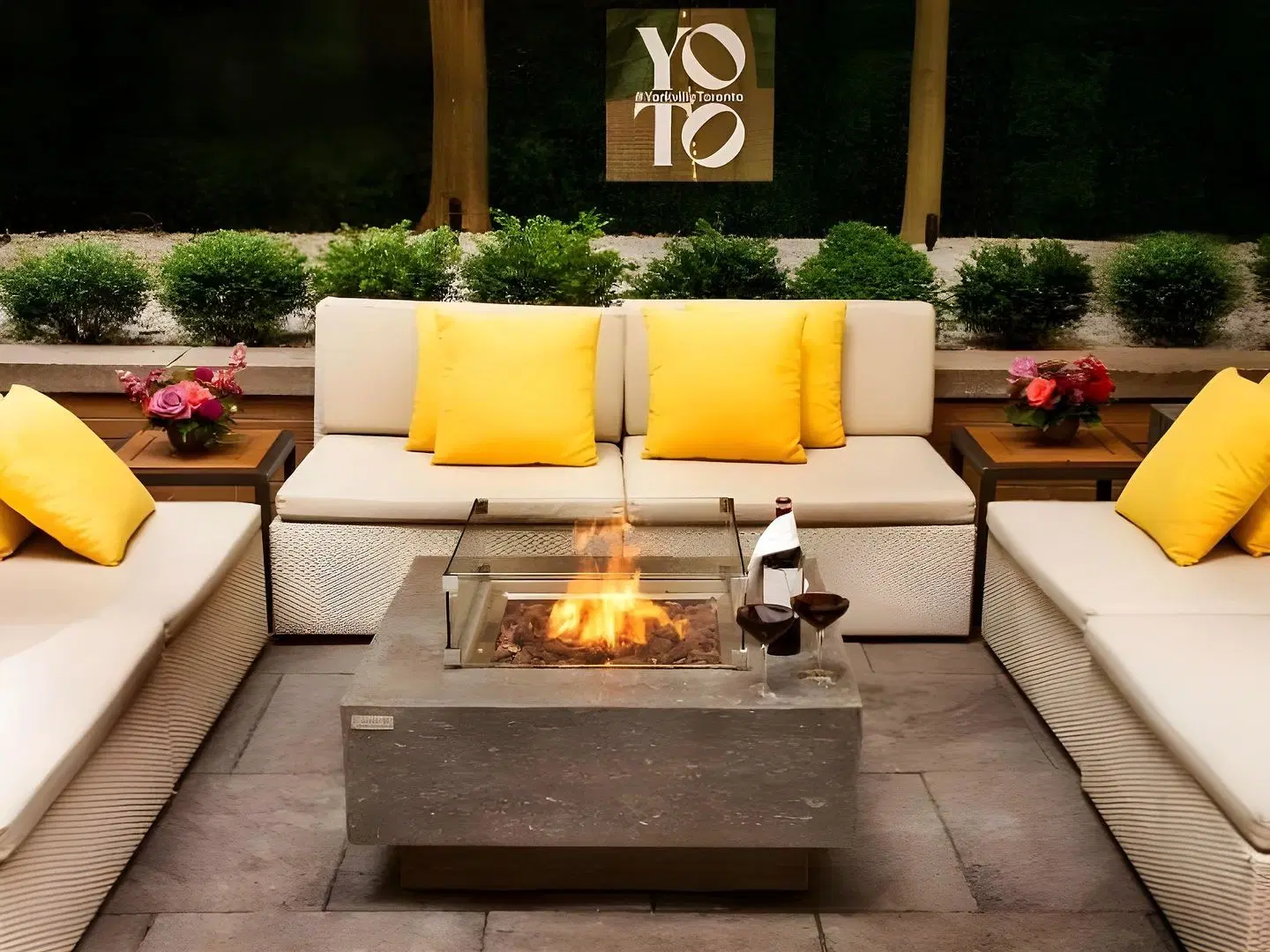 The Yorkville Royal Sonesta Hotel Terrasse