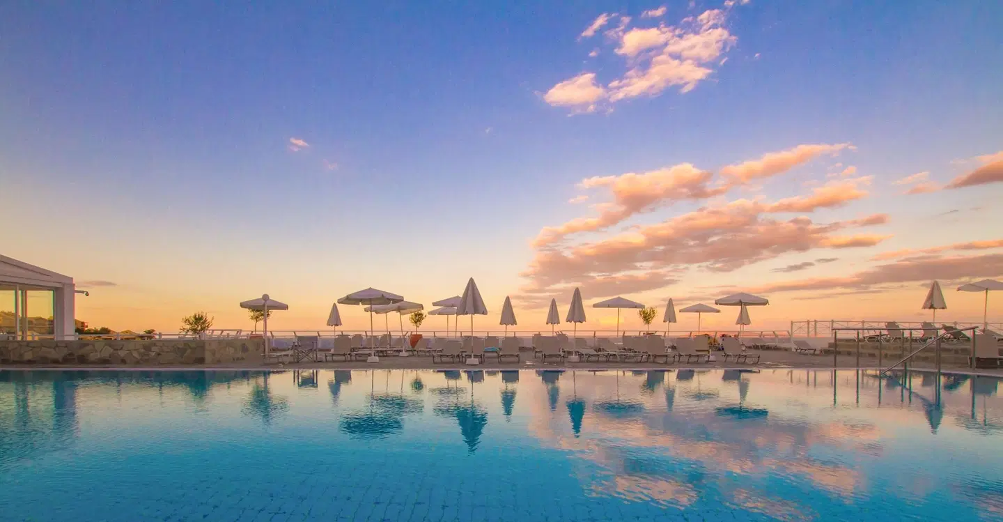 Peninsula Resort & Spa OUTDOOR_POOL