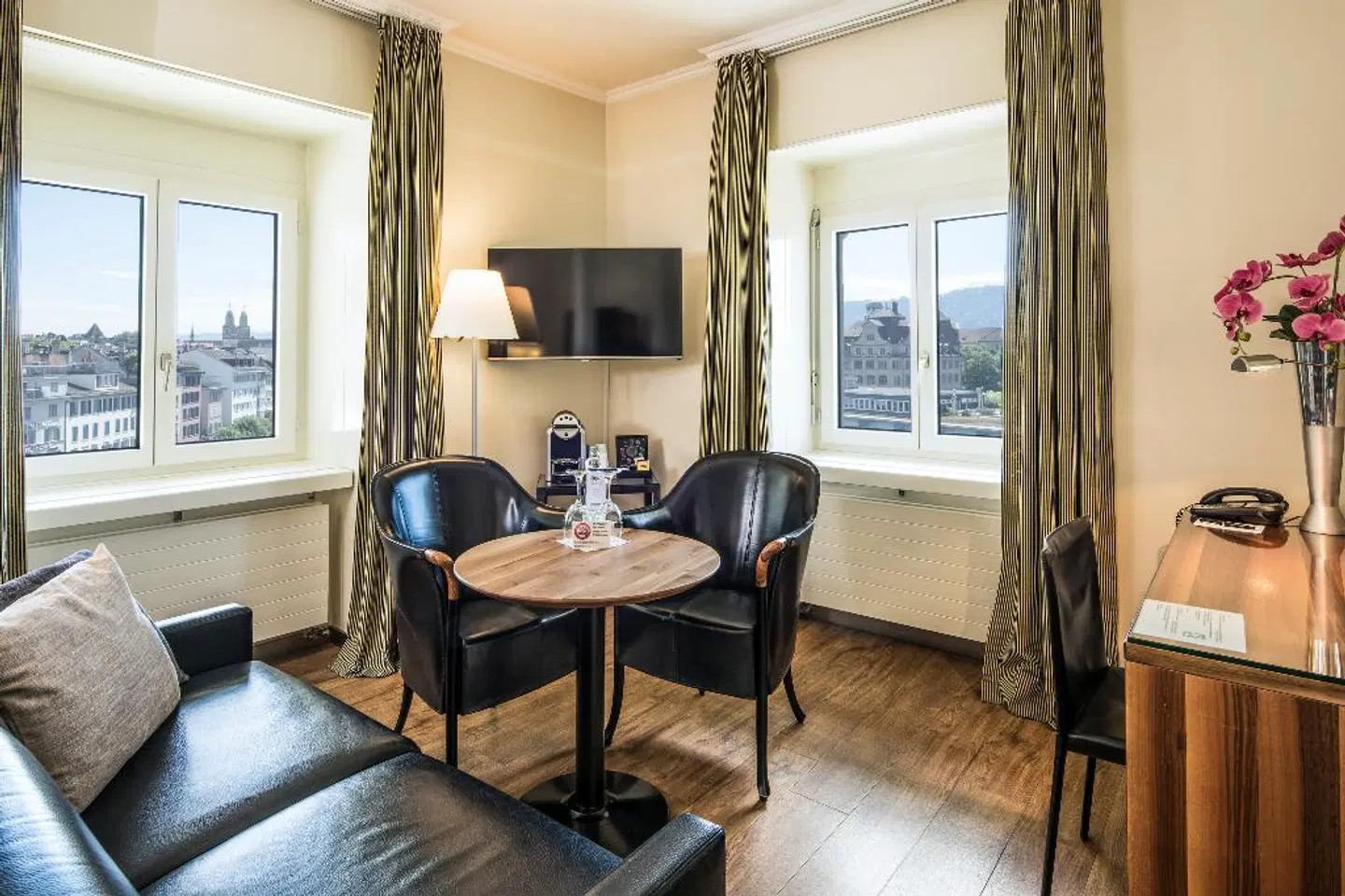 Central Plaza ROOM_EXAMPLE