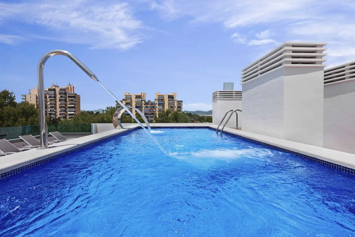 Metropolitan JUKA Playa Aparthotel OUTDOOR_POOL