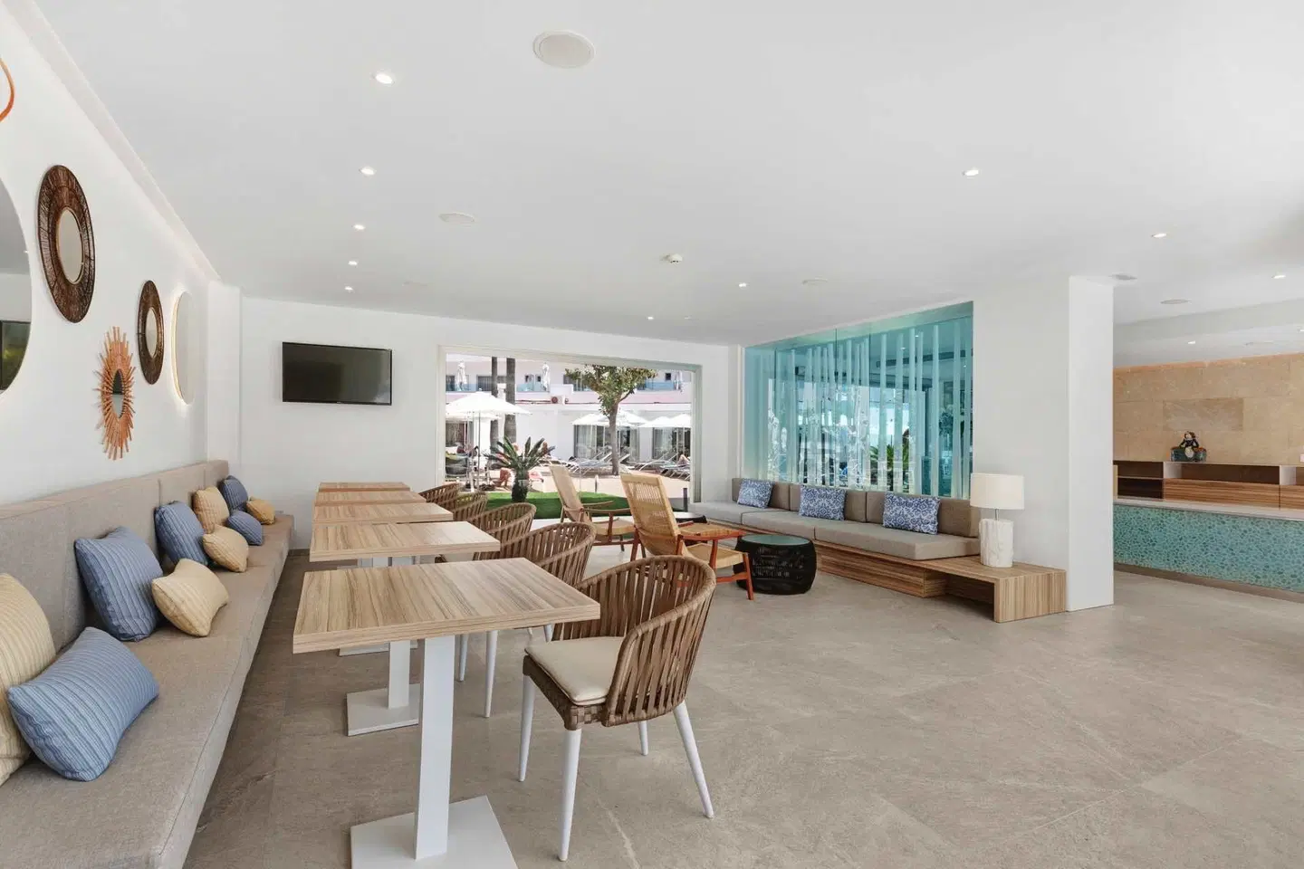 Metropolitan JUKA Playa Aparthotel Restaurant