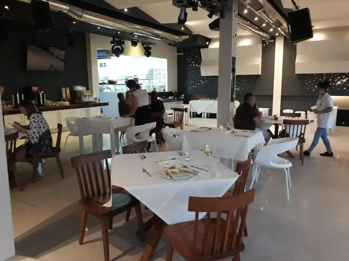 Dionysos Hotel Restaurant