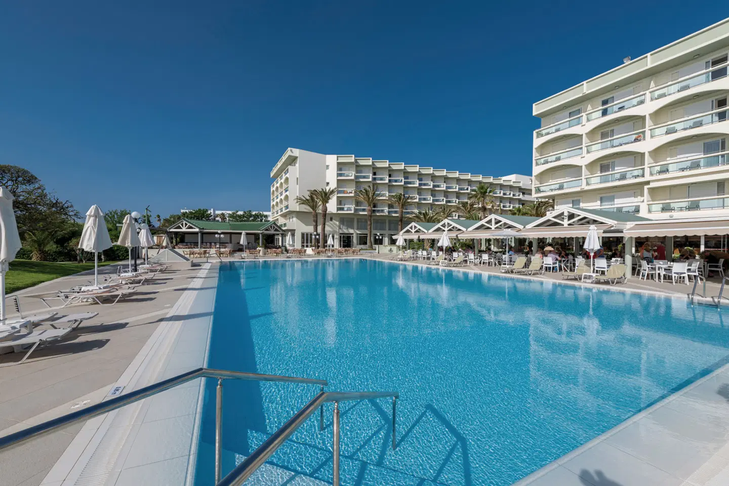 Apollo Beach OUTDOOR_POOL