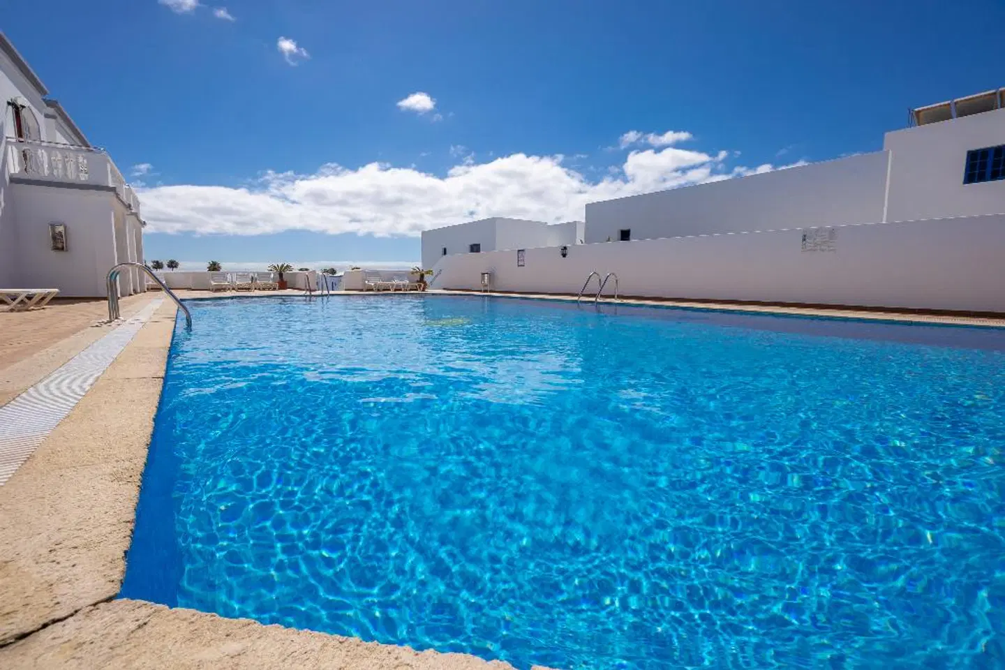 Apartamentos Corona Mar OUTDOOR_POOL