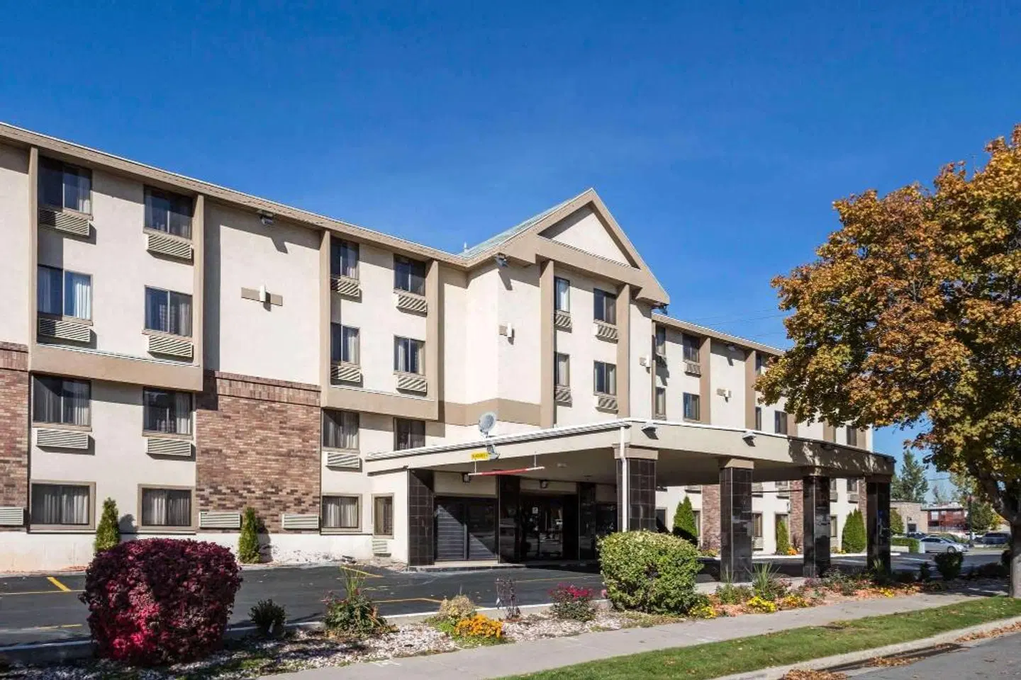 Downtown Rodeway Inn EXTERIOR