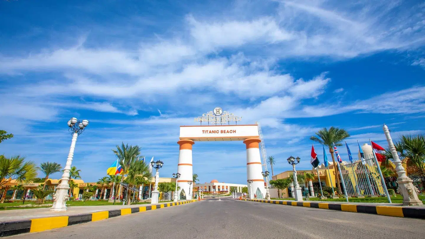 Titanic Beach & Aquapark EXTERIOR