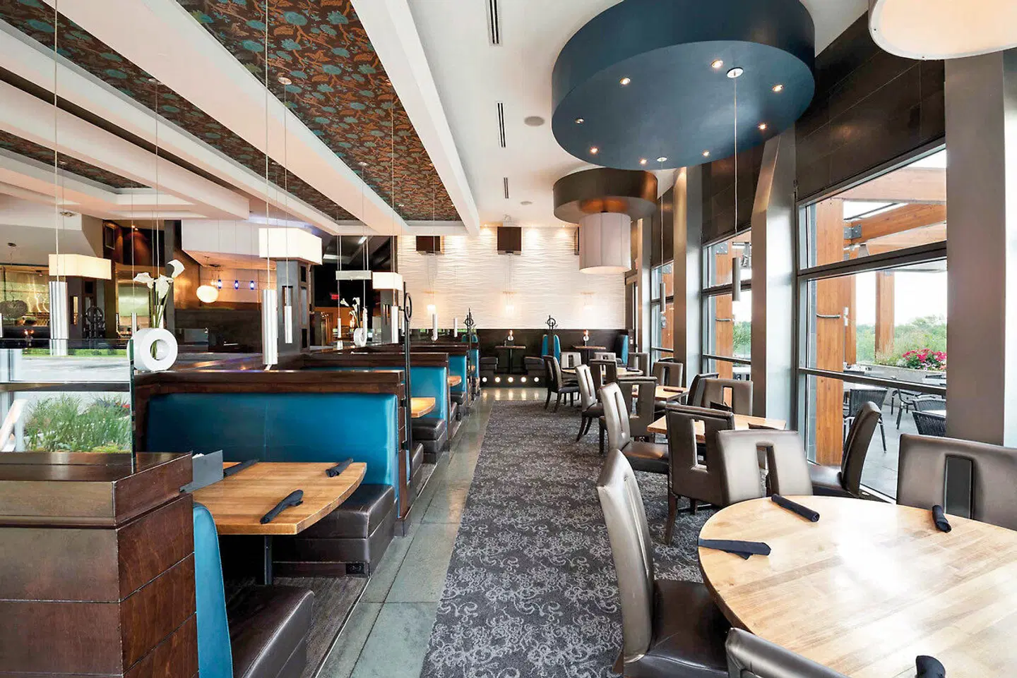 Sandman Signature Toronto Airport Bar