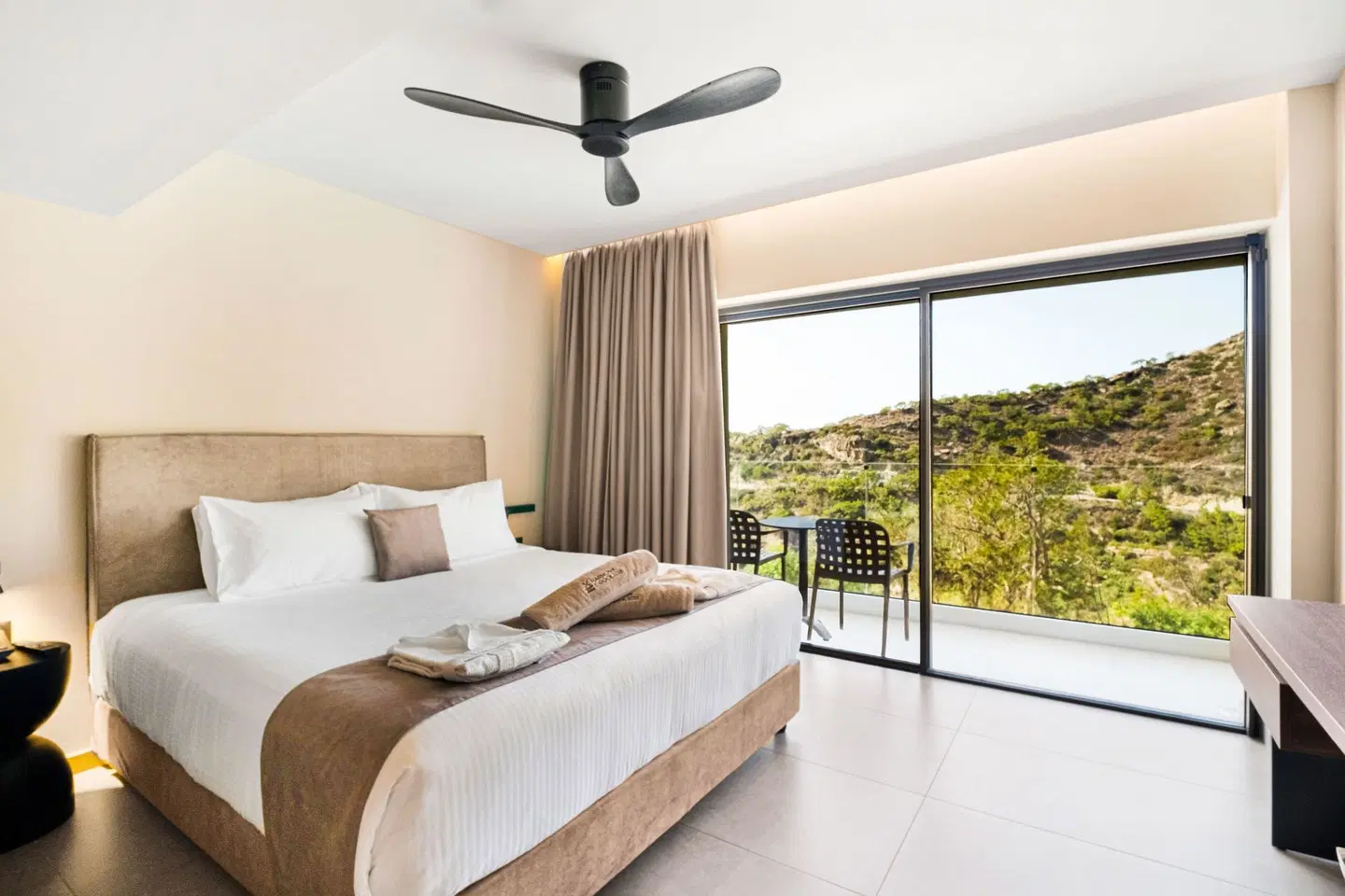 Harmony E Rock ROOM_EXAMPLE