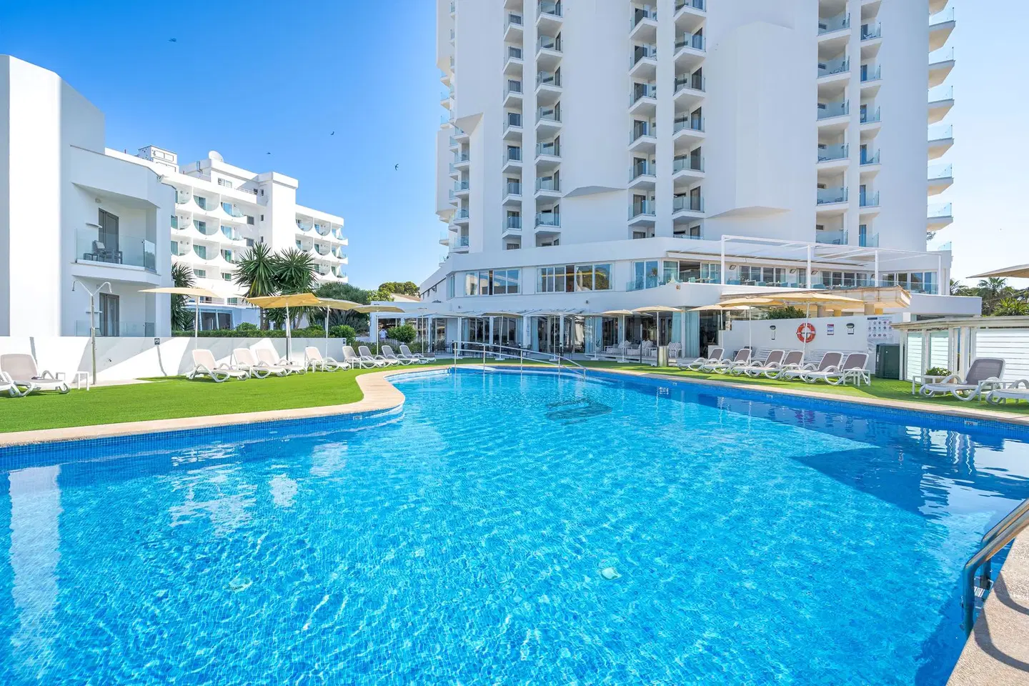 THB Maria Isabel OUTDOOR_POOL