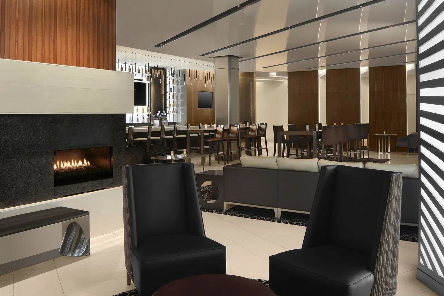 Hotel Chicago Downtown, Autograph Collection Bar