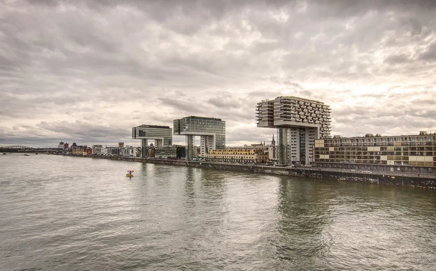Holiday Inn Express Köln-Mülheim EXTERIOR