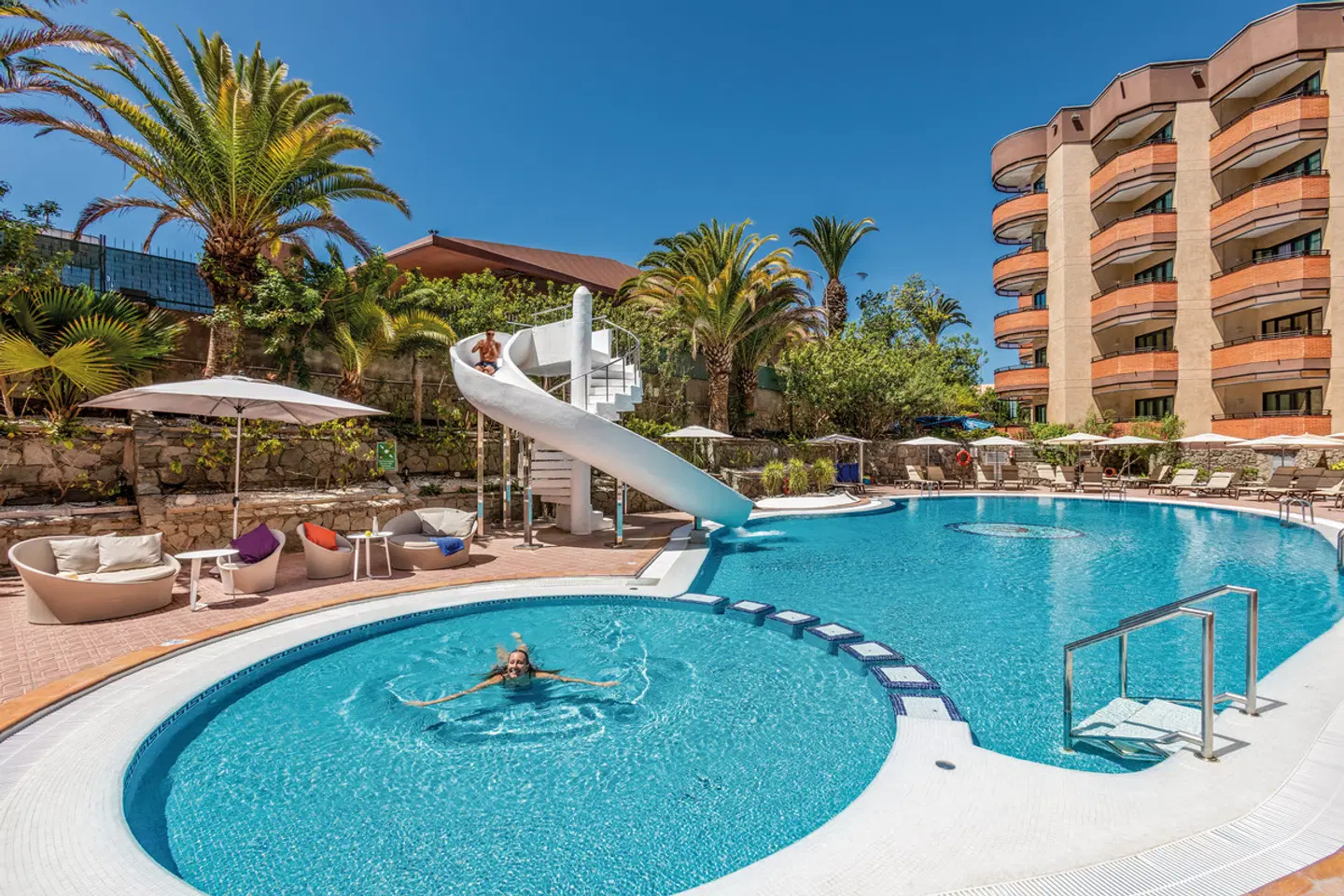 MUR Hotel Neptuno OUTDOOR_POOL