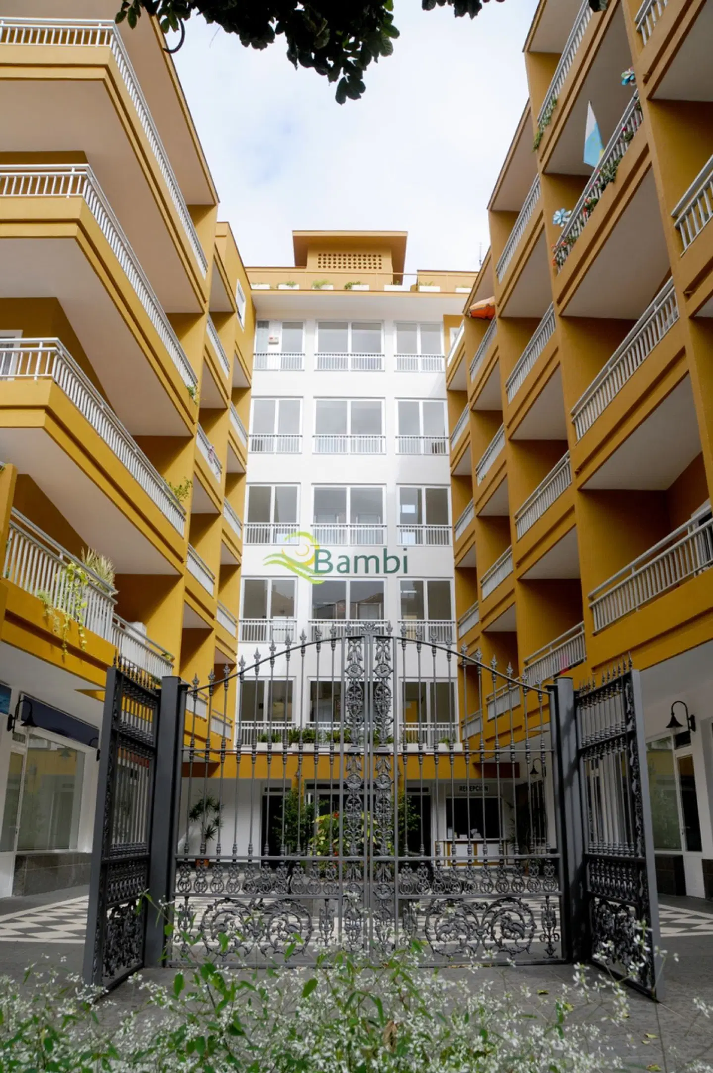RF Apartamentos Bambi EXTERIOR
