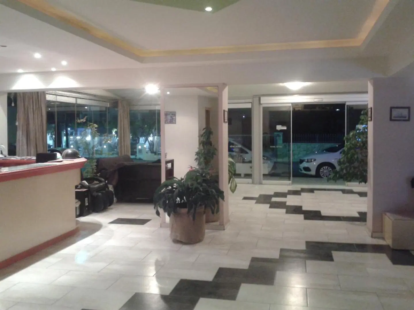 Neon Hotel LOUNGE_LOBBY