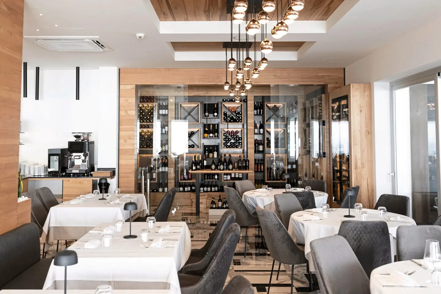 Midenza Seaside & Nature Retreat Bar