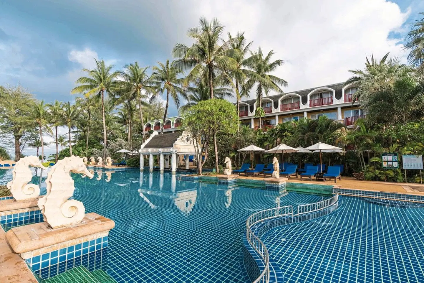 Phuket Graceland Resort & Spa OUTDOOR_POOL