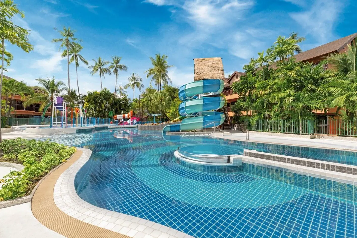 Courtyard by Marriott Phuket, Patong Beach Resort OUTDOOR_POOL