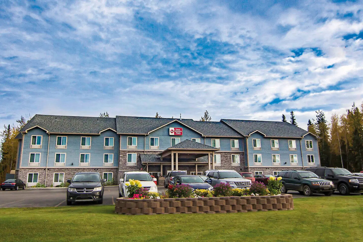 Best Western Plus Chena River Lodge EXTERIOR