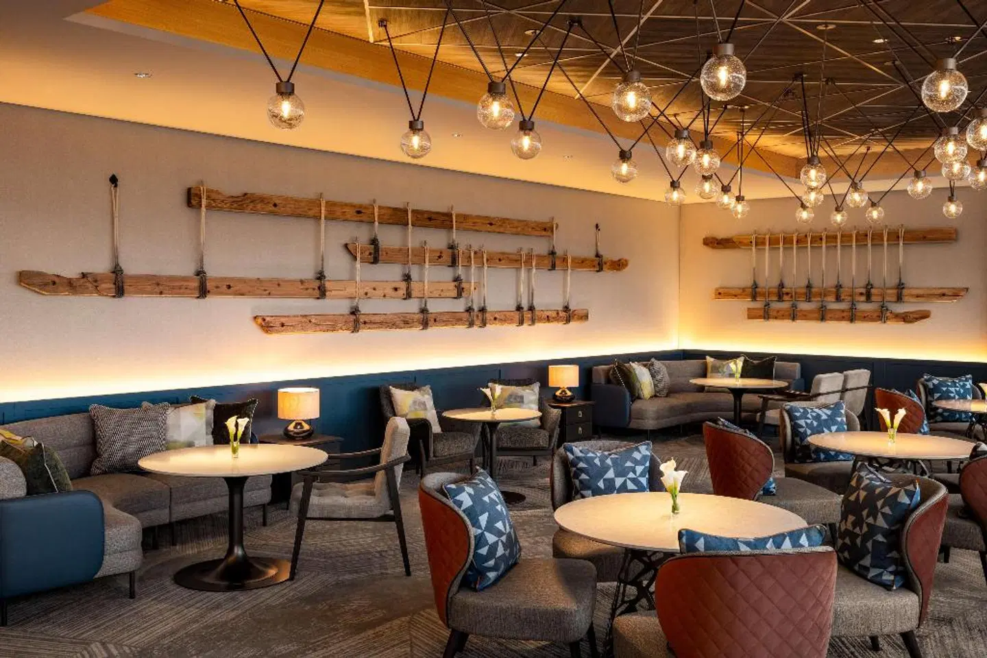 Doubletree By Hilton Osaka Castle Bar