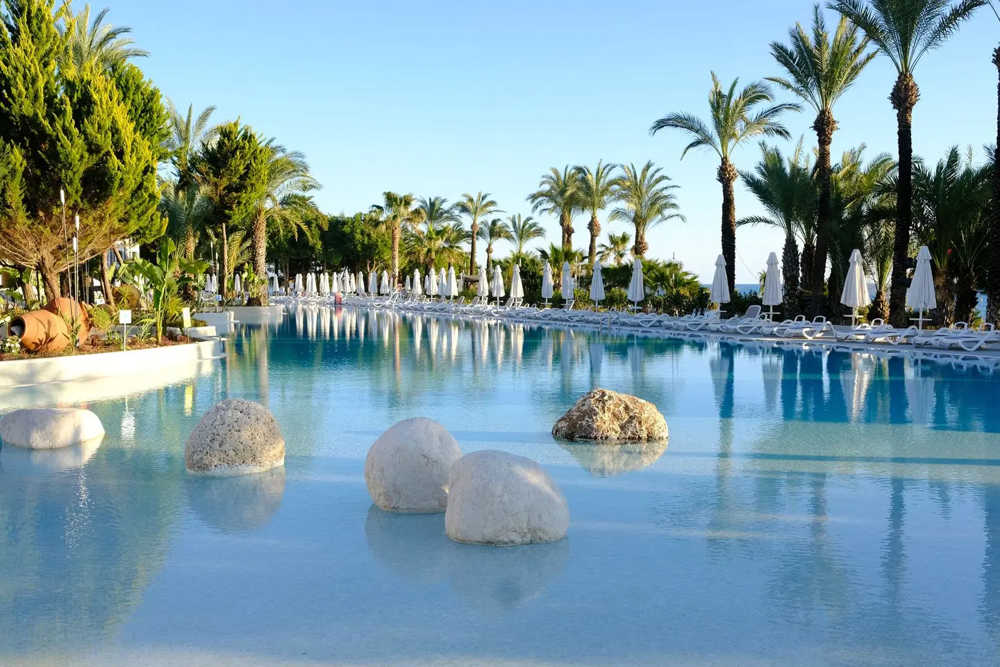 Paloma Perissia OUTDOOR_POOL