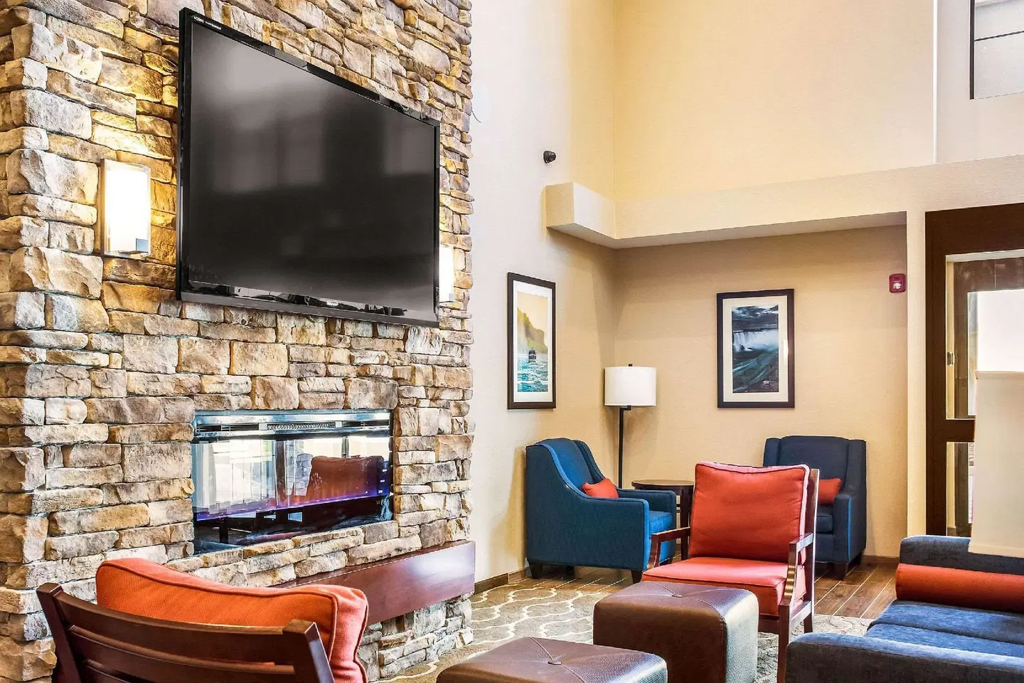Comfort Inn & Suites Niagara Falls ROOM_EXAMPLE