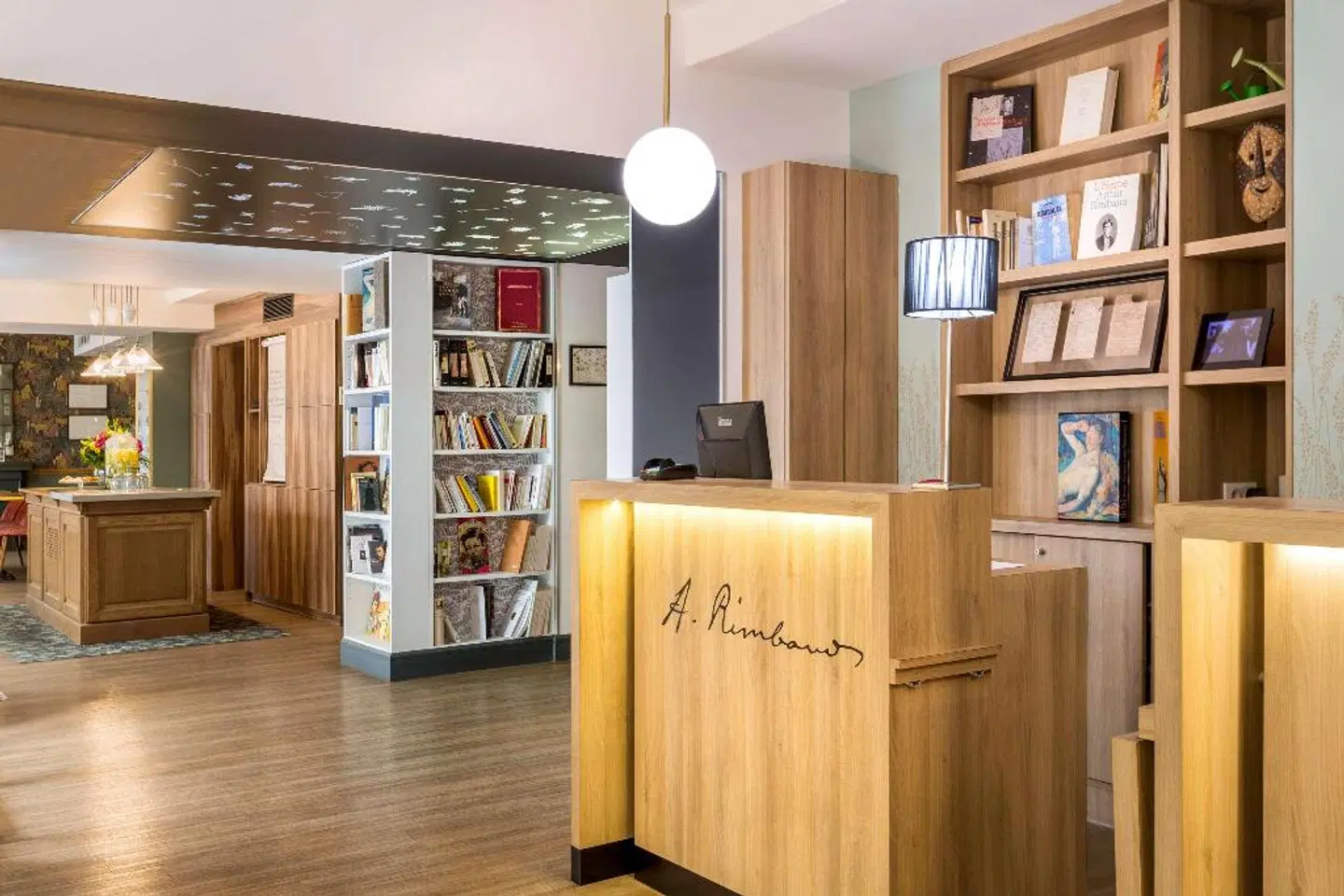 Best Western Hôtel Littéraire Arthur Rimbaud Bar