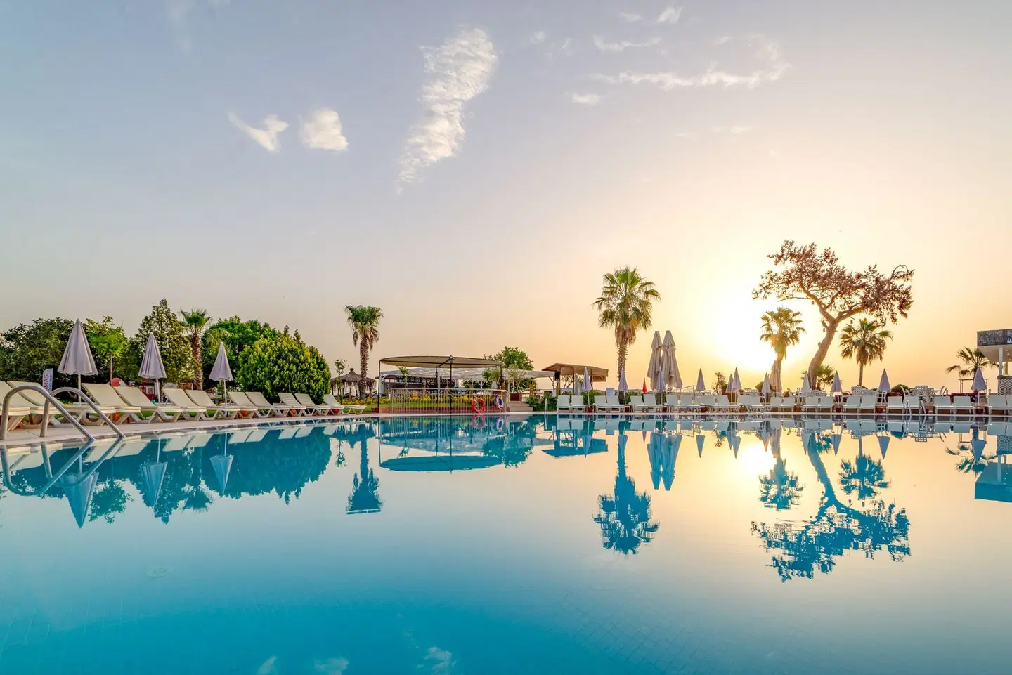 Armas Gul Beach OUTDOOR_POOL