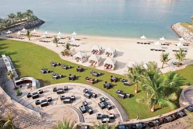Traders Hotel, Qaryat Al Beri, Abu Dhabi Strand