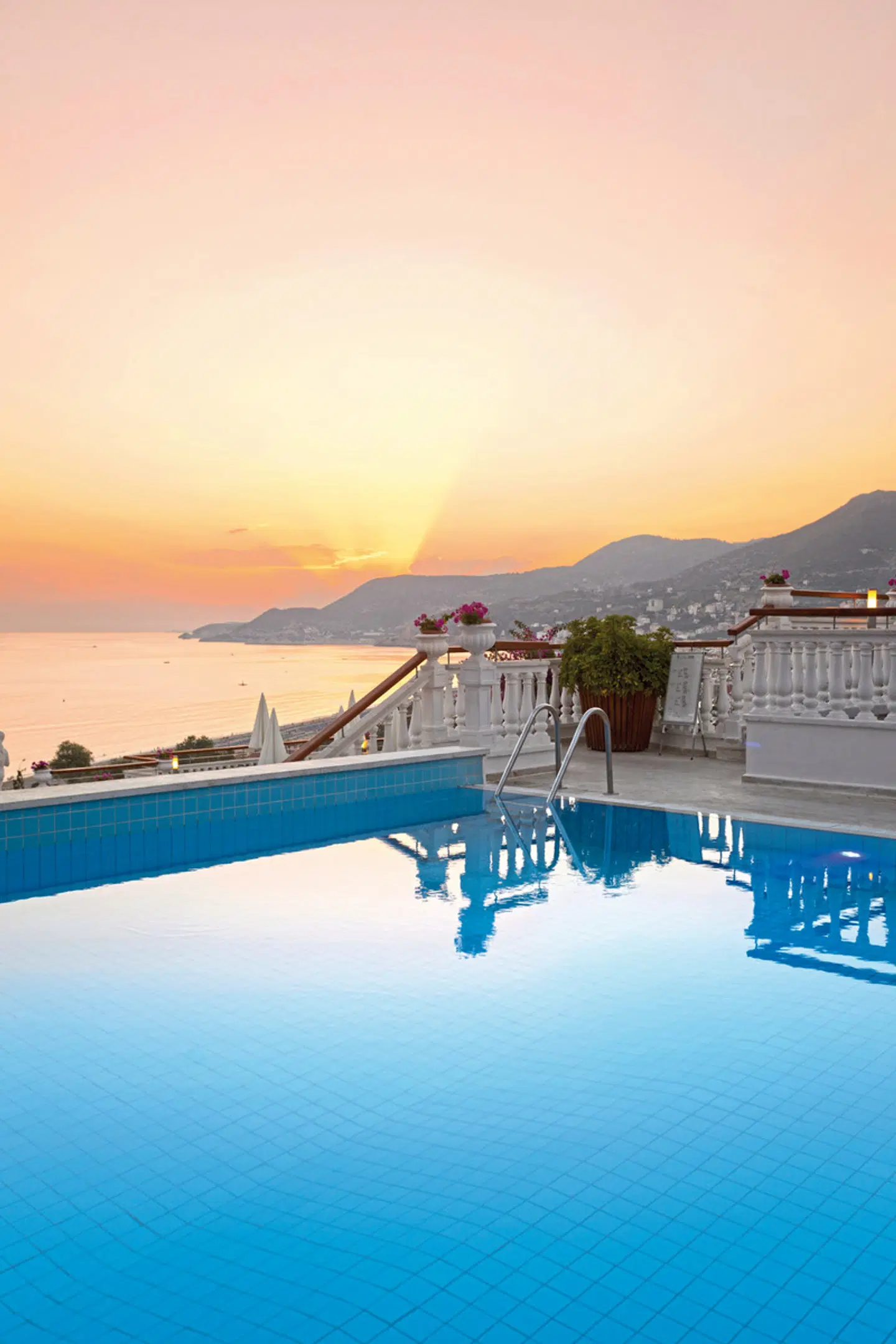 Sunny Hill Alya OUTDOOR_POOL