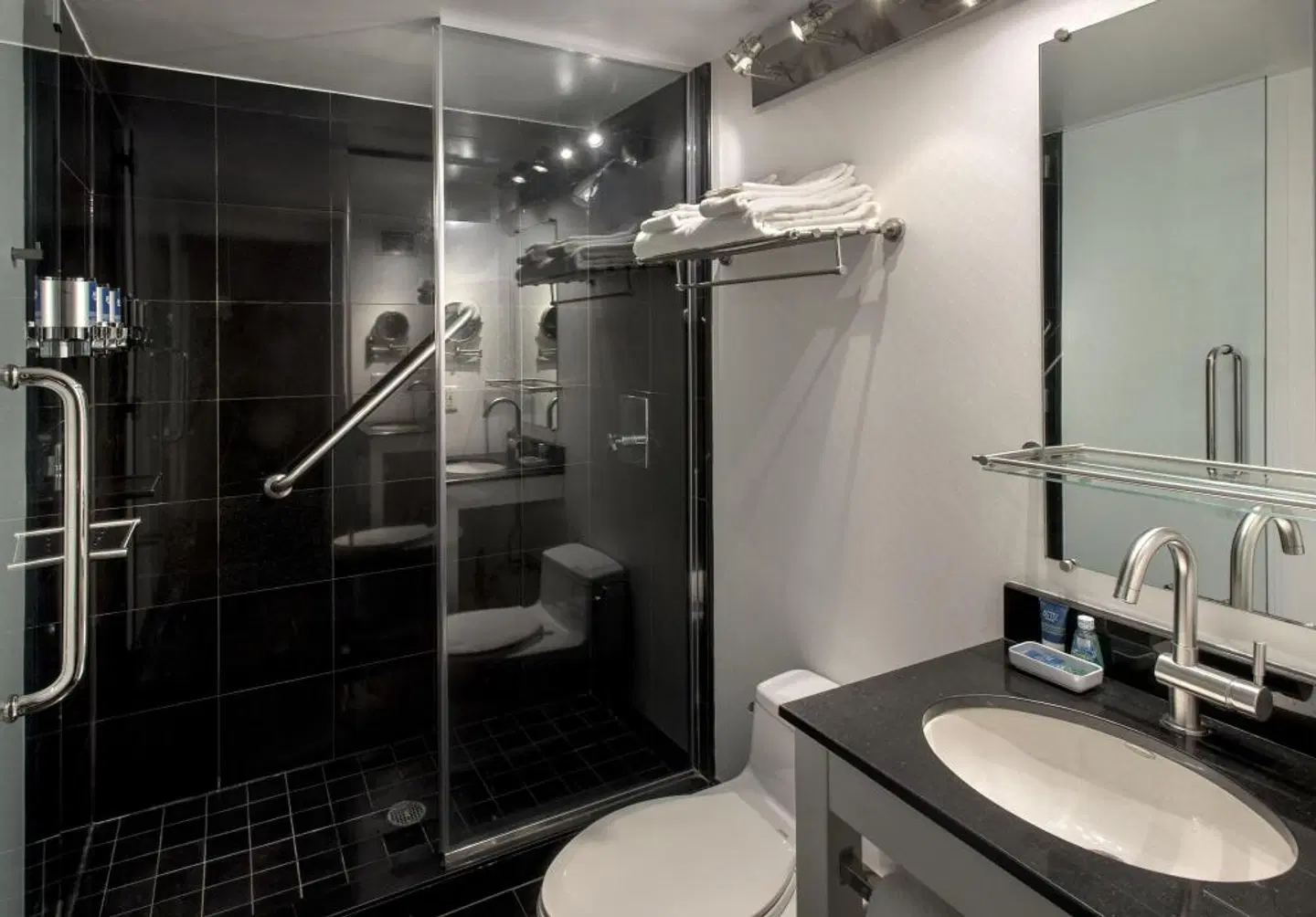 Four Points by Sheraton Manhattan SoHo Village Badezimmer