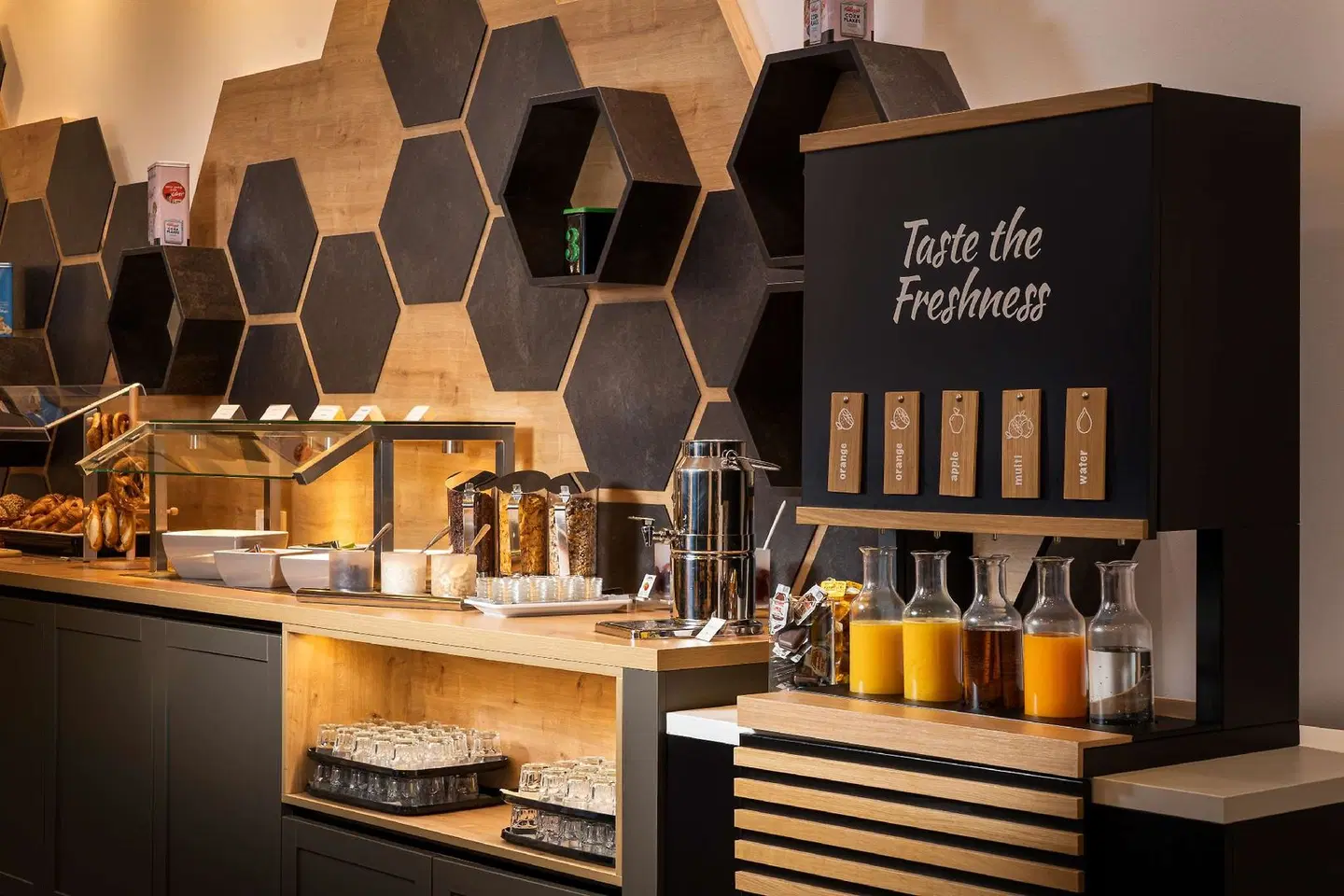 elaya hotel leipzig city center Bar